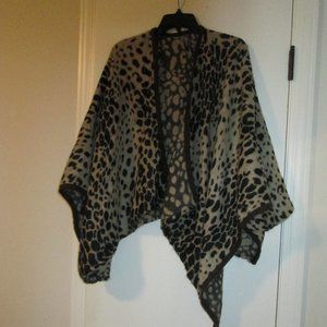 Accessory Street Animal Print Brown & Tan Cape Poncho Cloak 100% Knit Acrylic OS